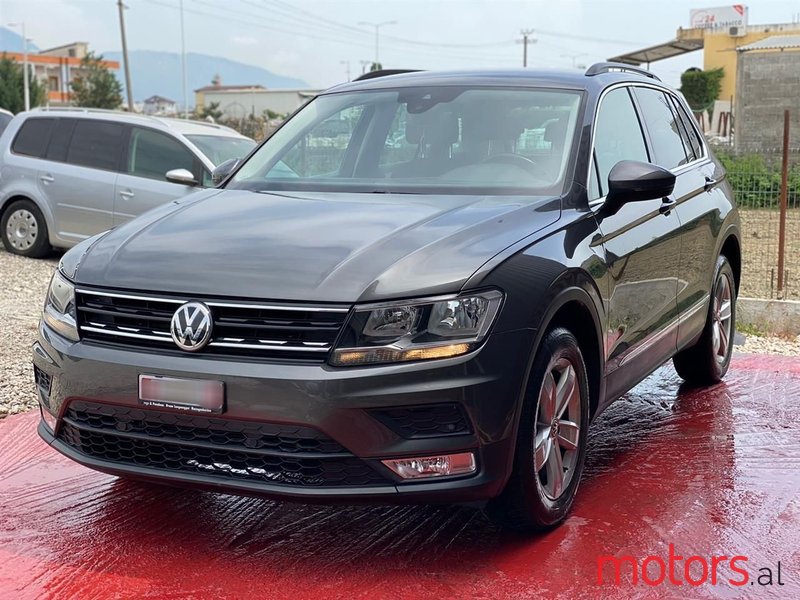 2016' Volkswagen Tiguan photo #1