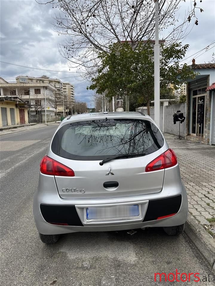 2005' Mitsubishi Colt photo #2