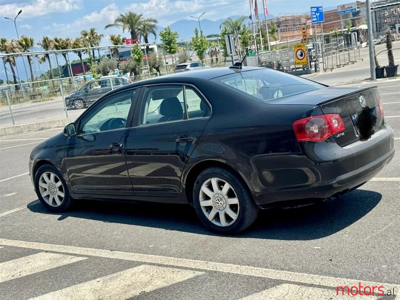 2005' Volkswagen Jetta photo #3