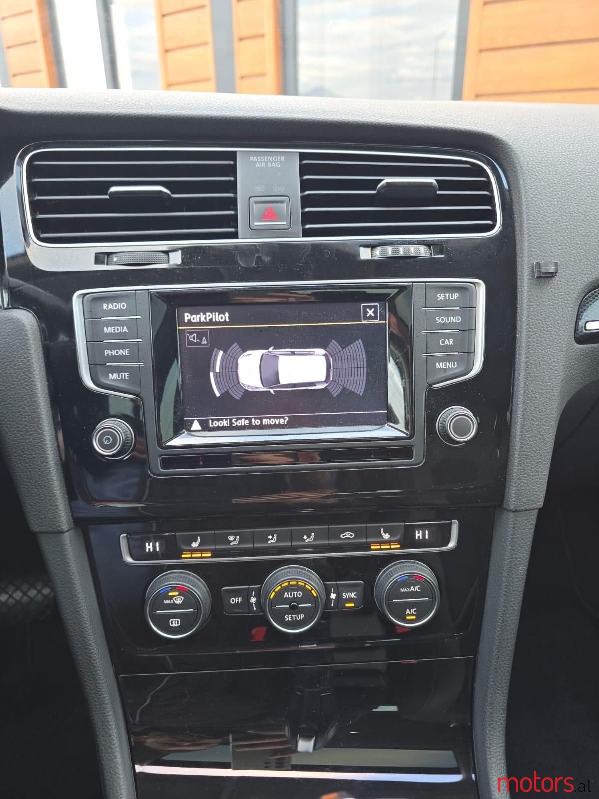 2013' Volkswagen Golf photo #6