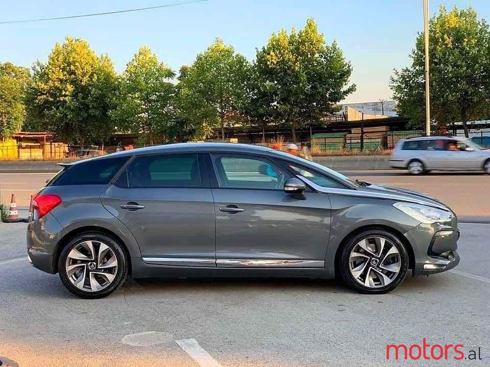 2012' Citroen DS5 photo #5