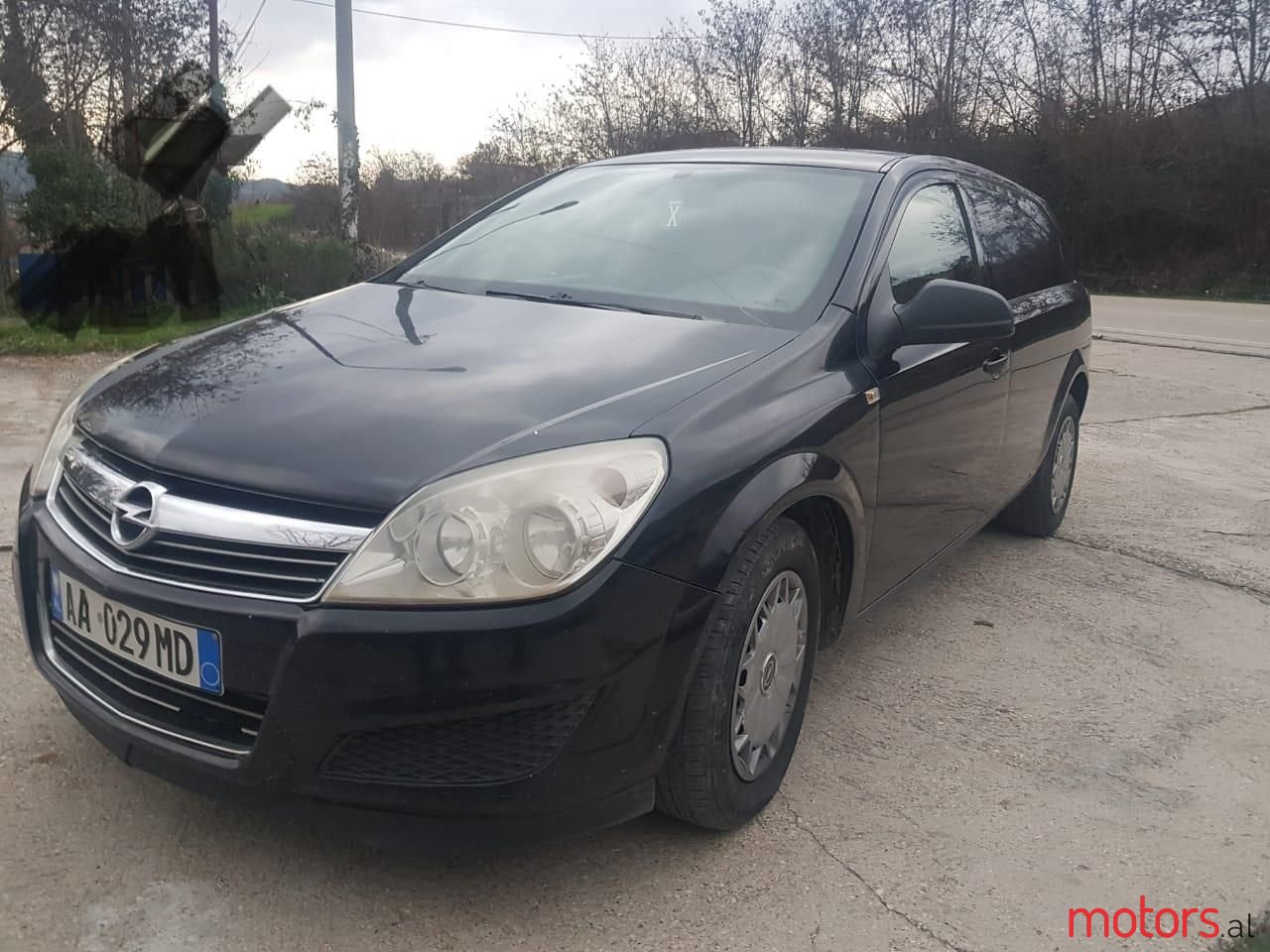 2010' Opel Astra photo #1