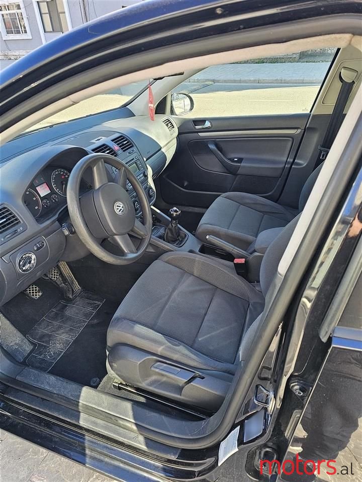 2004' Volkswagen Golf photo #3