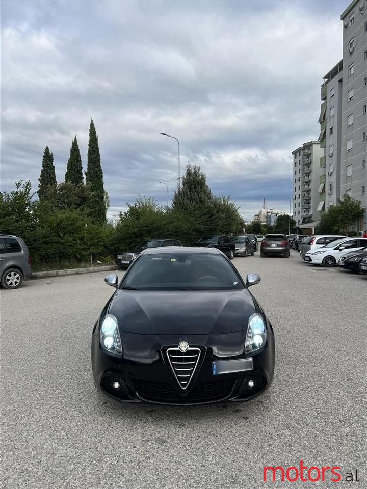 2012' Alfa Romeo Giulietta photo #3