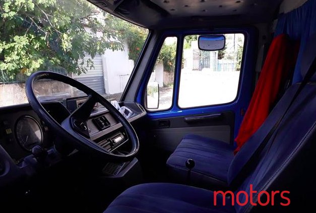 1991' Mercedes-Benz 410 photo #5