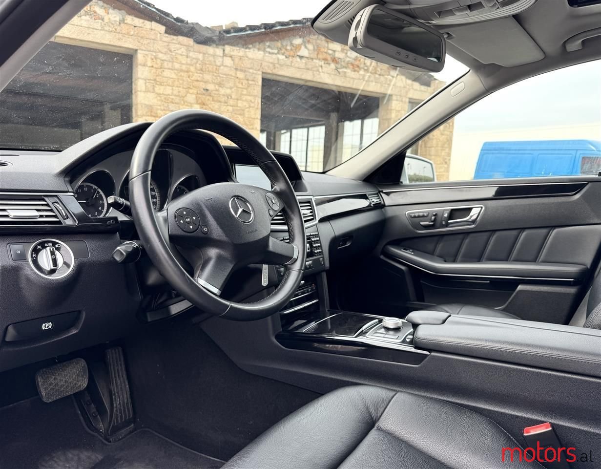 2012' Mercedes-Benz E 220 photo #4