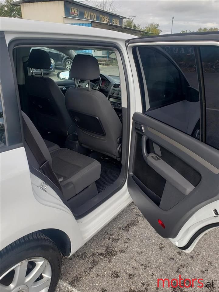 2010' Volkswagen Touran photo #6