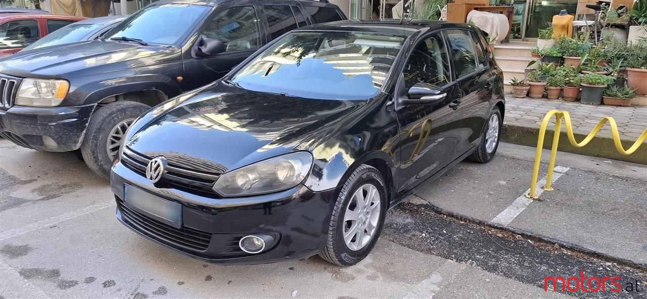 2011' Volkswagen Golf photo #1