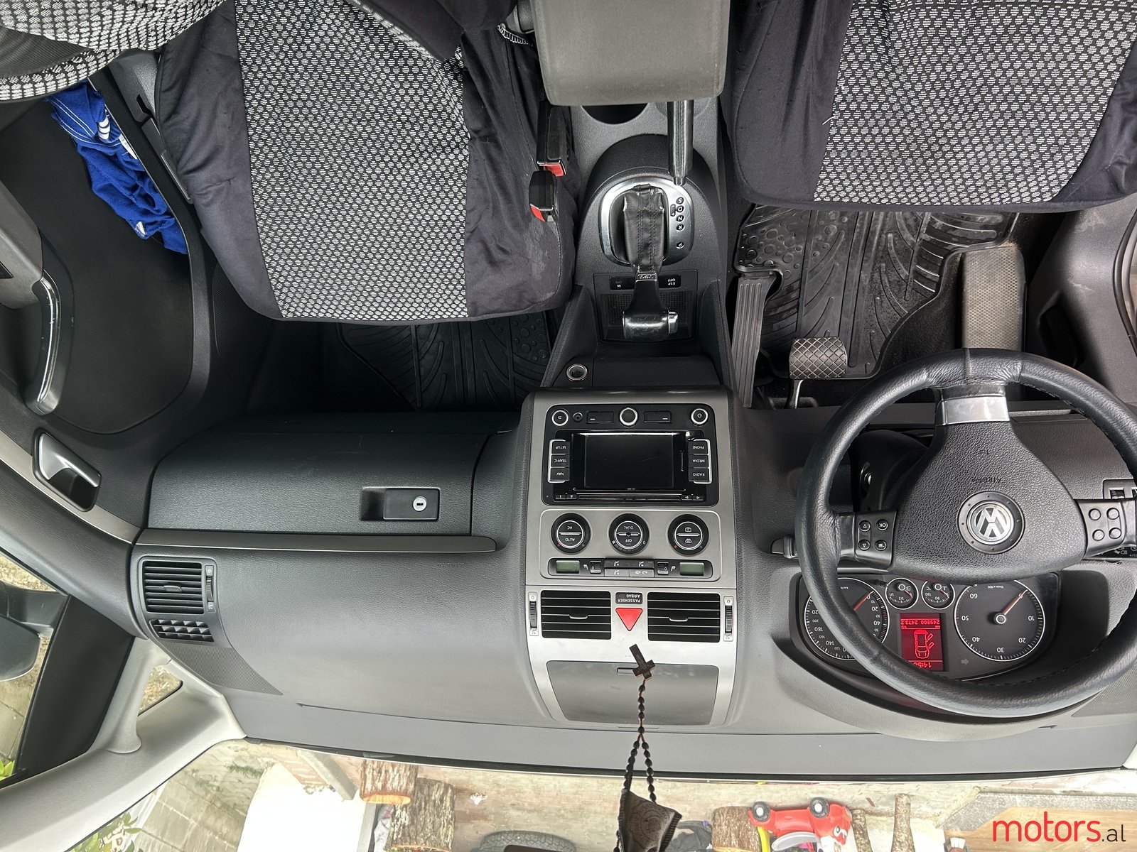 2009' Volkswagen Touran photo #2