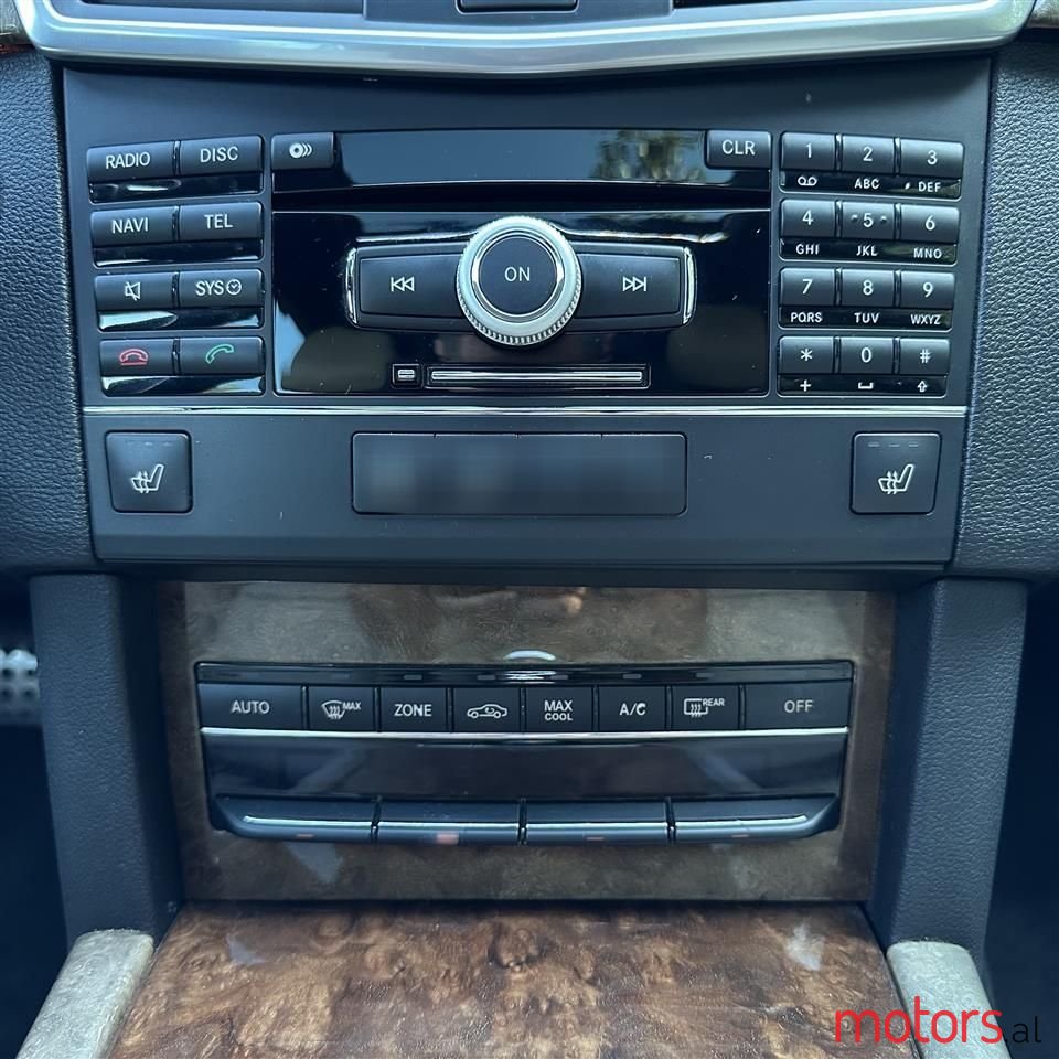 2011' Mercedes-Benz E 350 photo #6