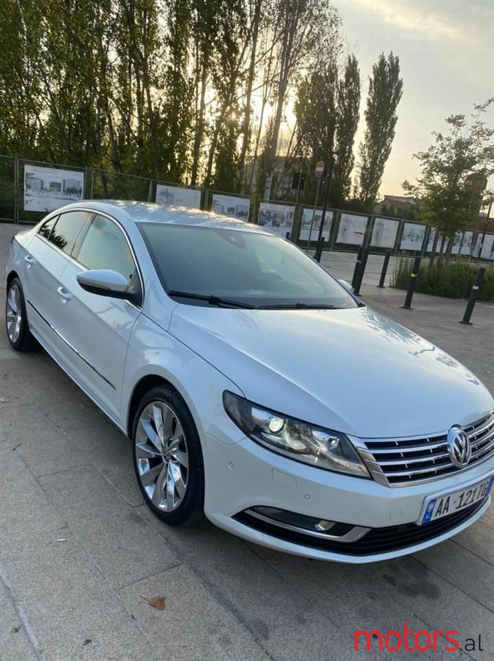 2013' Volkswagen Passat photo #1