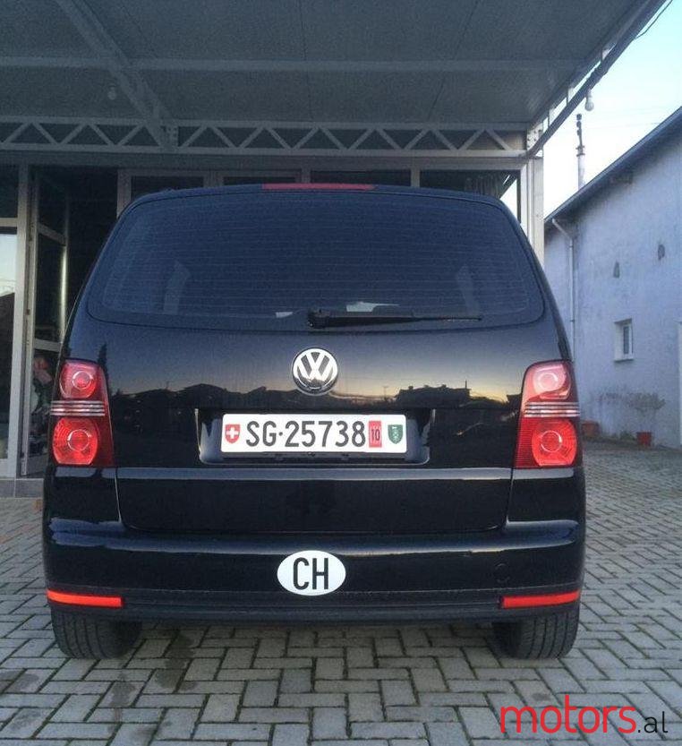 2008' Volkswagen Touran photo #2