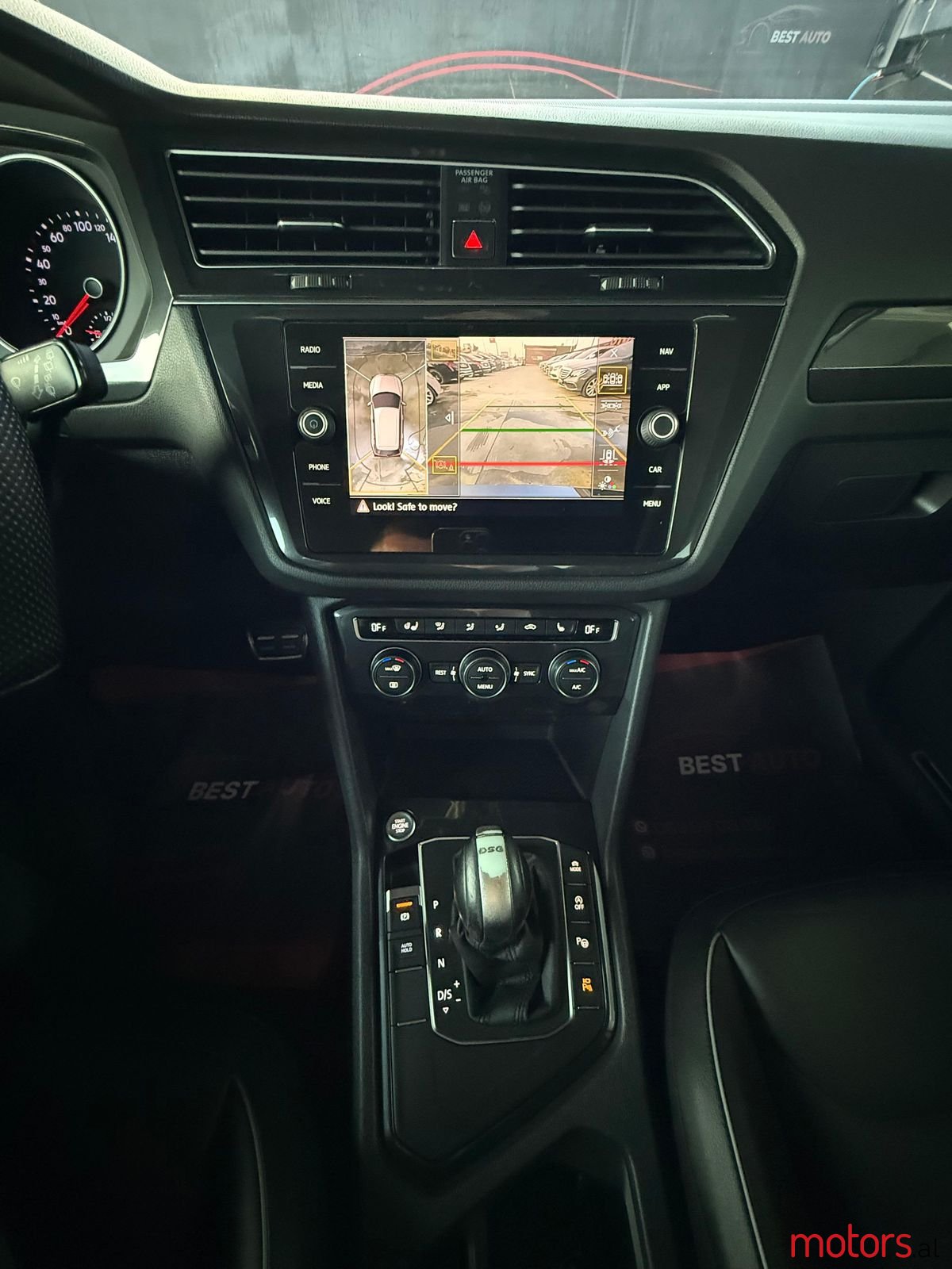 2018' Volkswagen Tiguan photo #6