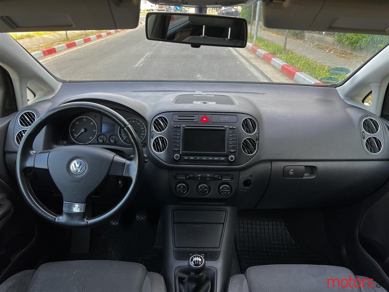 2006' Volkswagen Golf photo #3