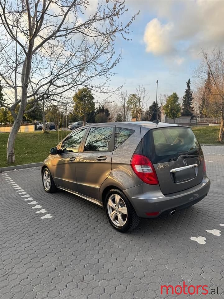 2009' Mercedes-Benz A 180 photo #5