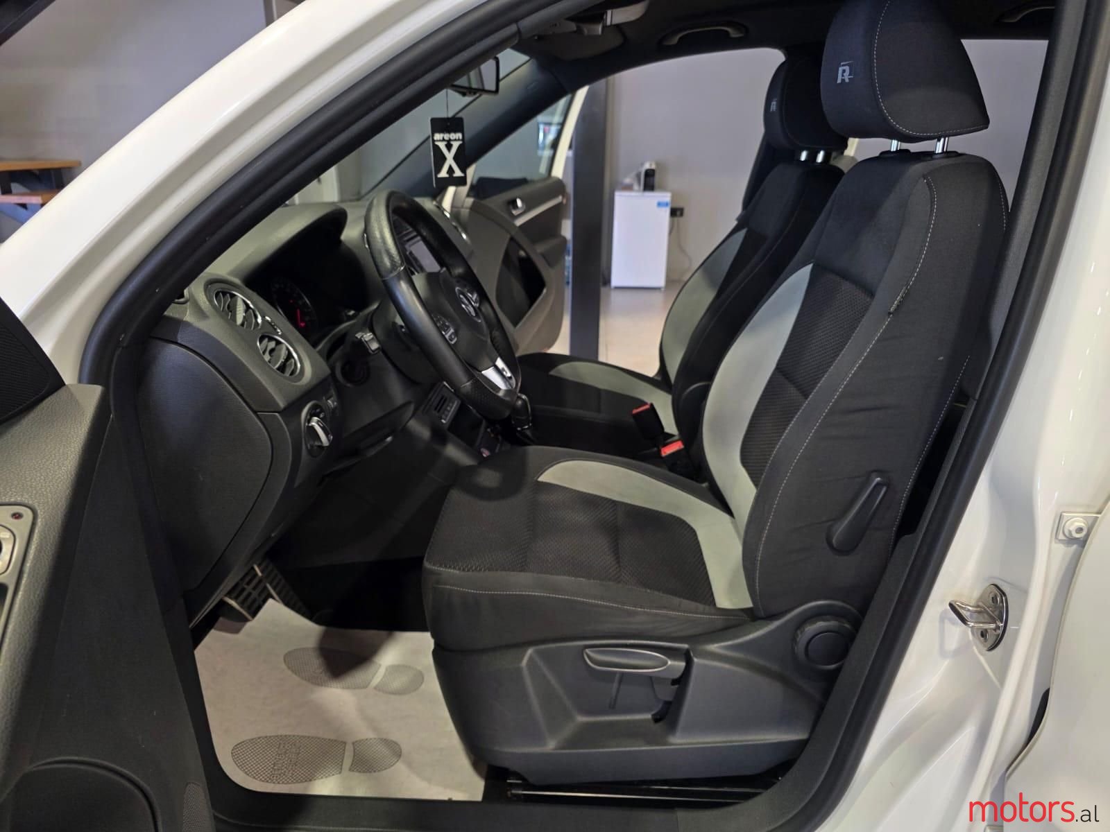 2013' Volkswagen Tiguan photo #2