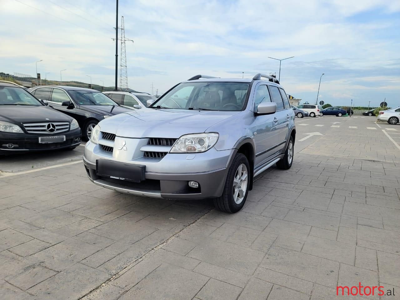 2005' Mitsubishi Outlander photo #4