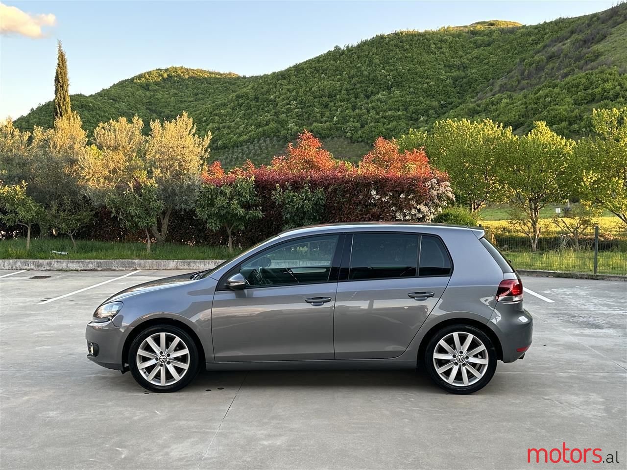 2009' Volkswagen Golf photo #4