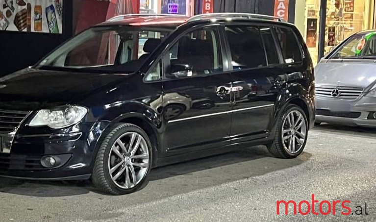 2007' Volkswagen Touran photo #2