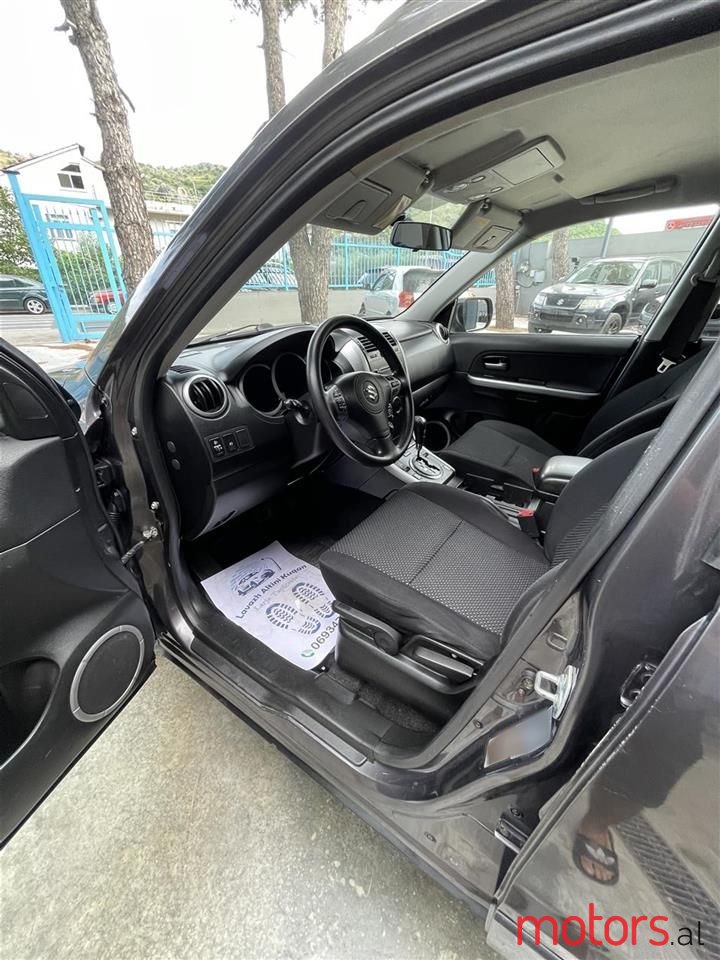 2009' Suzuki Grand Vitara photo #2
