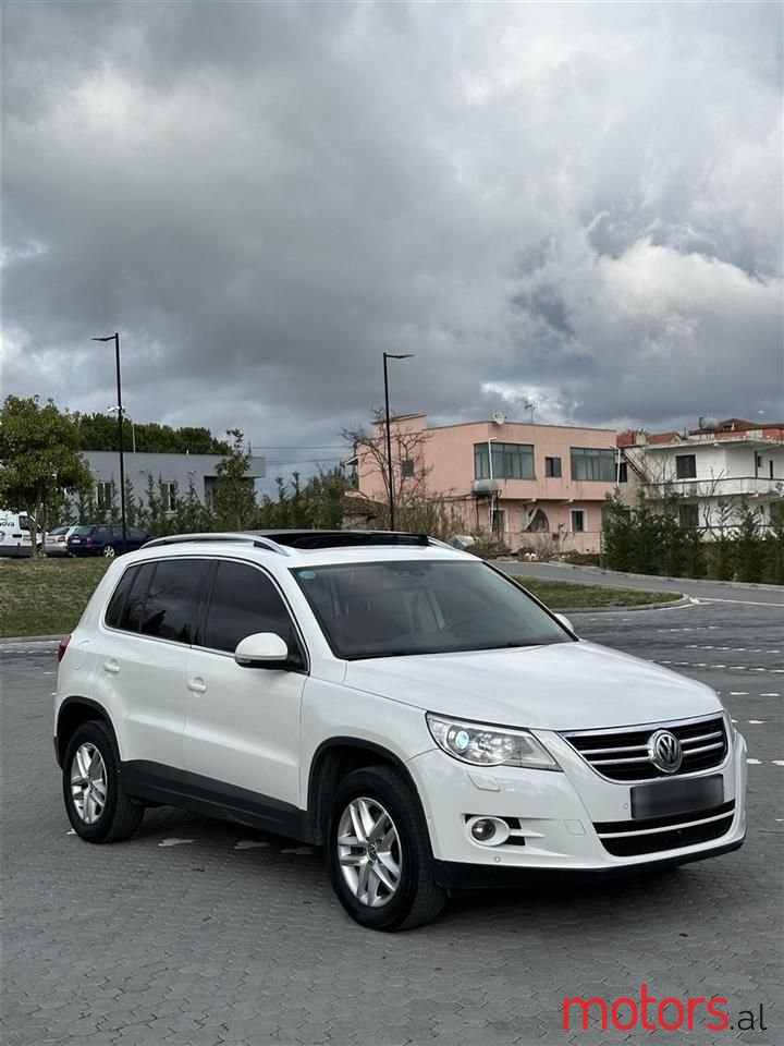 2009' Volkswagen Tiguan photo #1