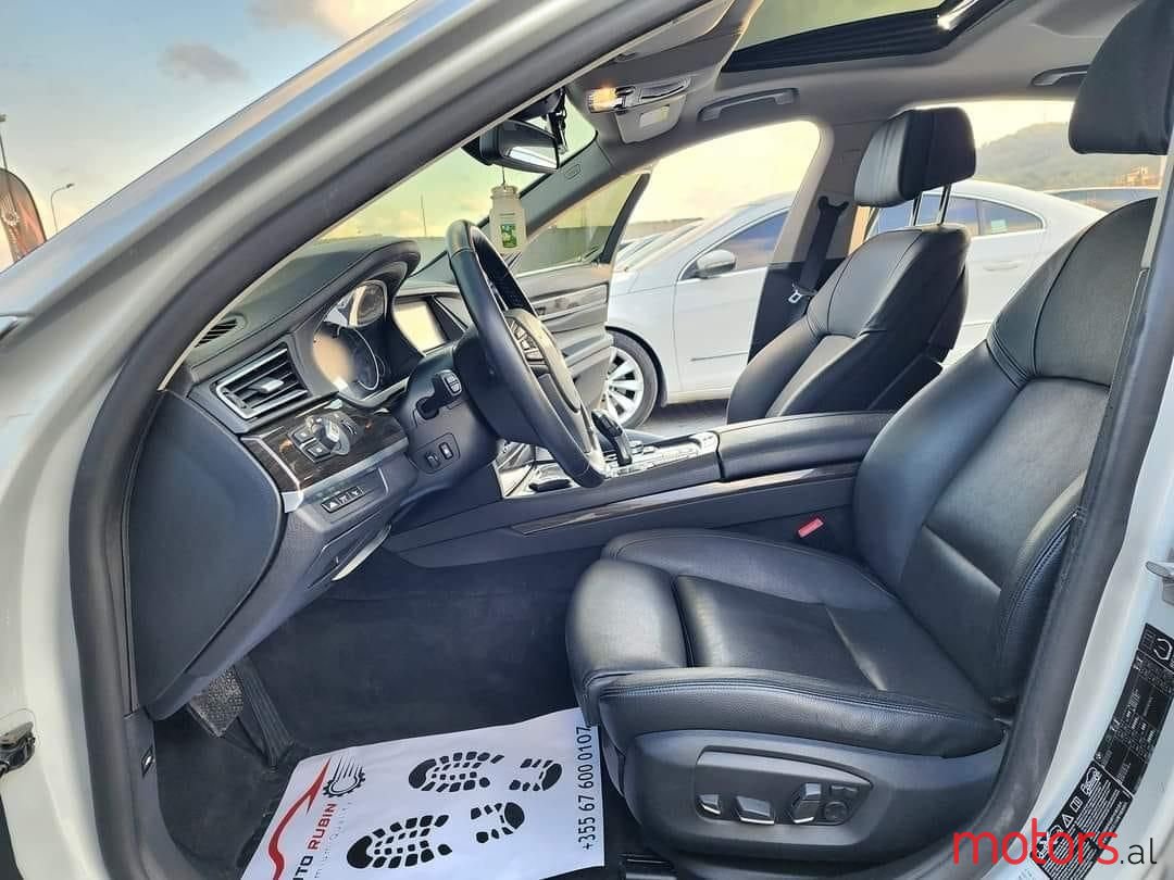 2013' BMW 740 photo #3