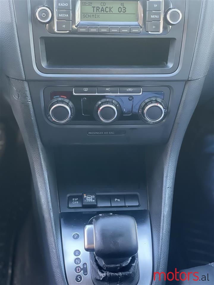 2010' Volkswagen Golf photo #3