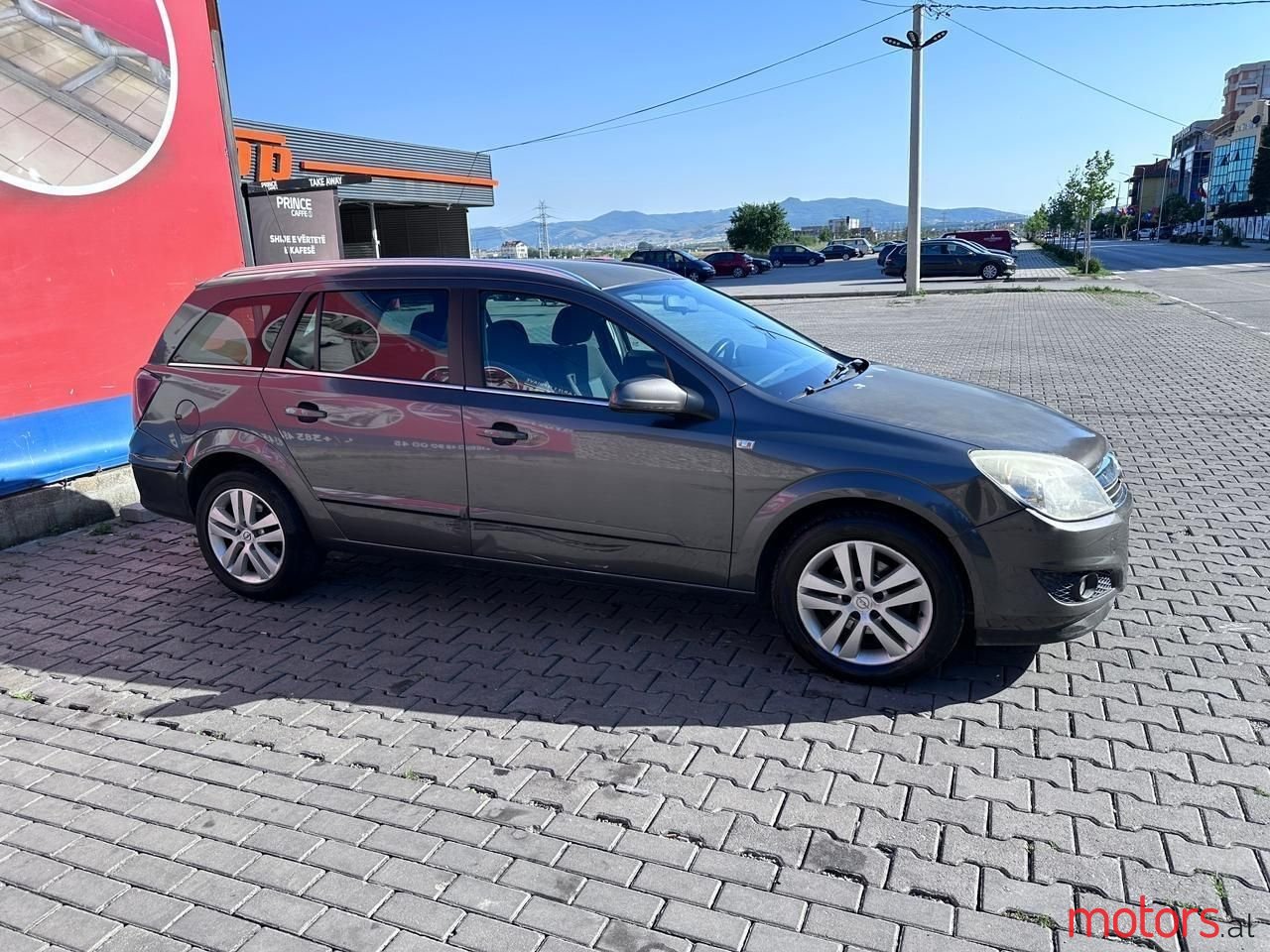 2008' Opel Astra photo #1