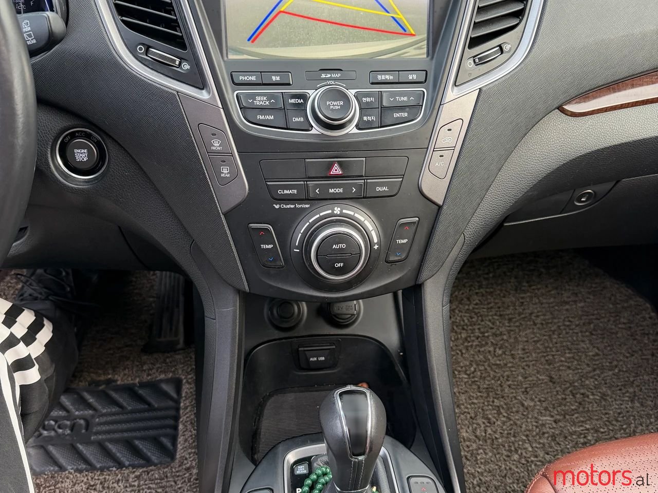 2013' Hyundai Santa Fe photo #3