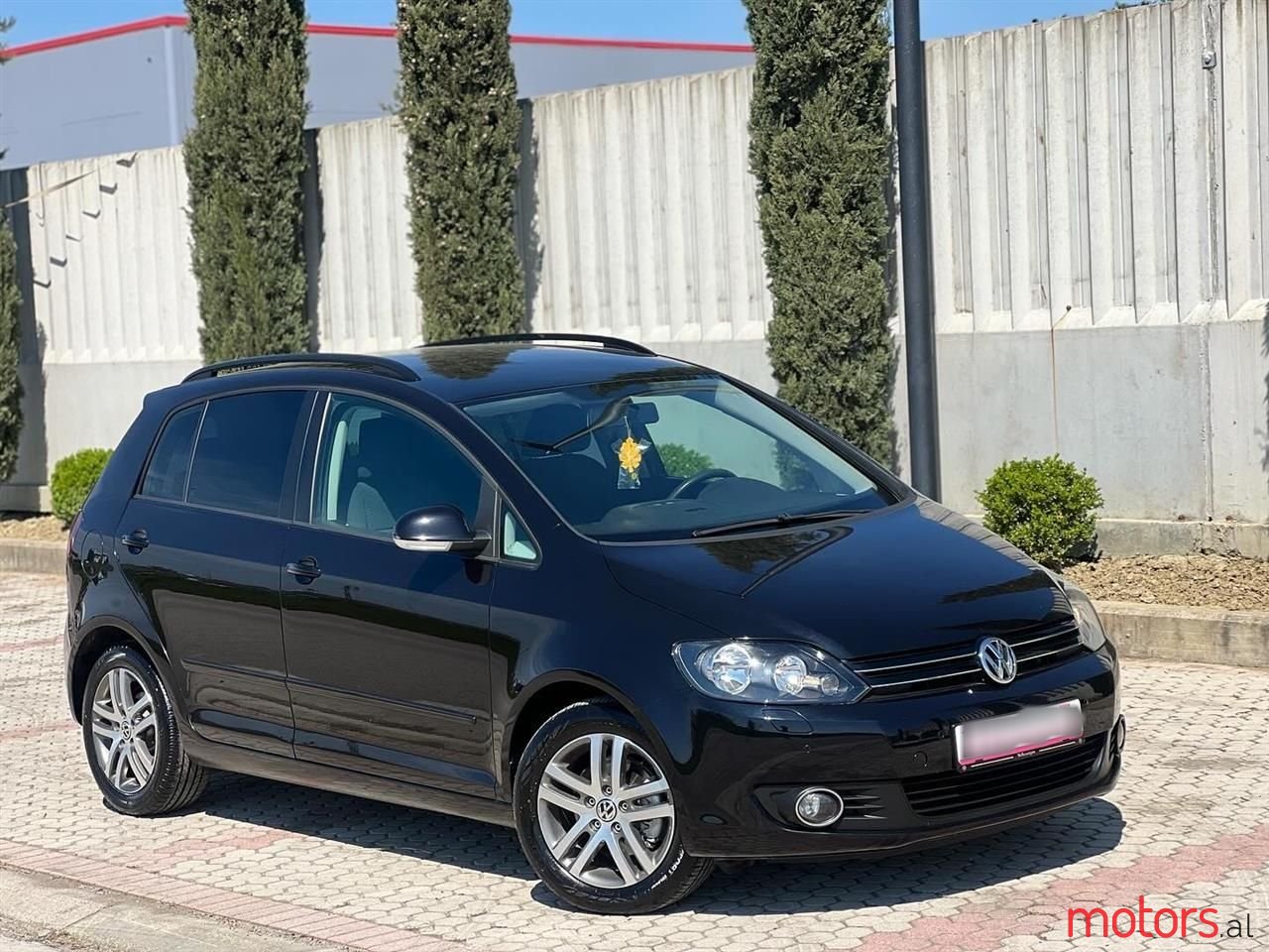 2011' Volkswagen Golf Plus photo #2