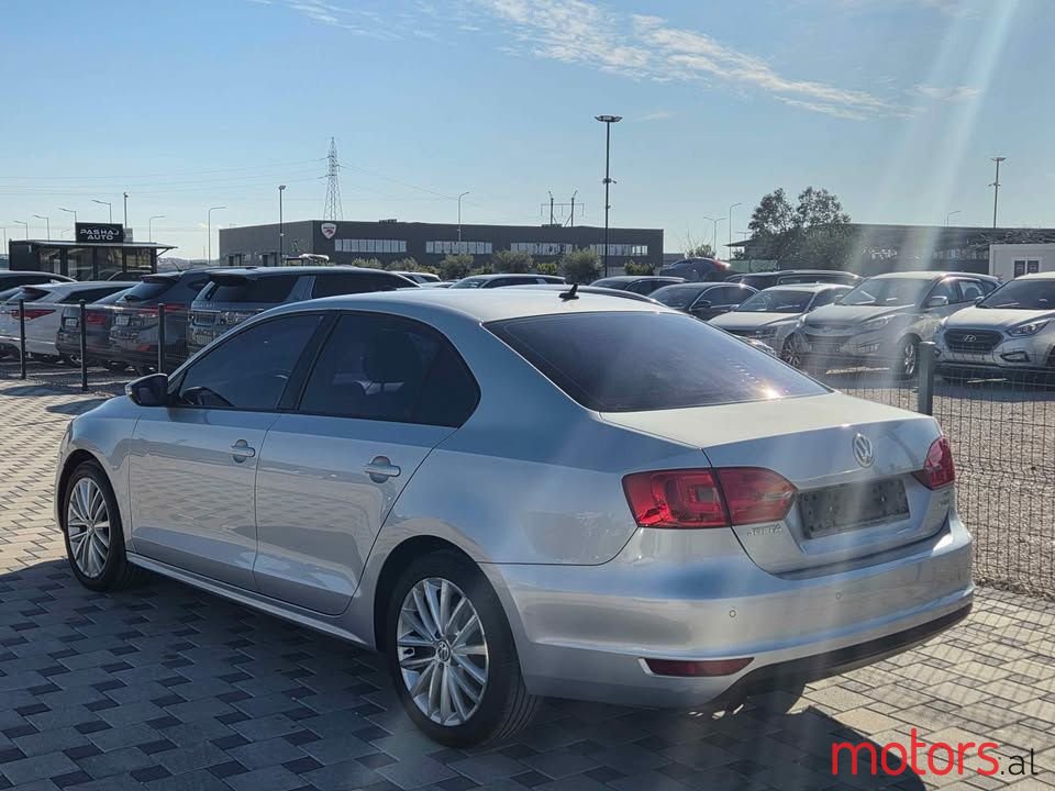 2012' Volkswagen Jetta photo #4