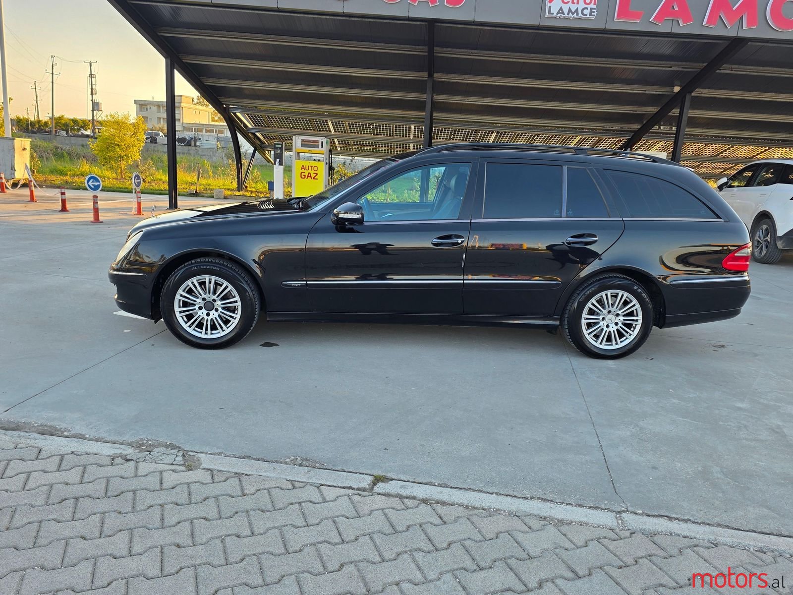 2008' Mercedes-Benz E 200 photo #4