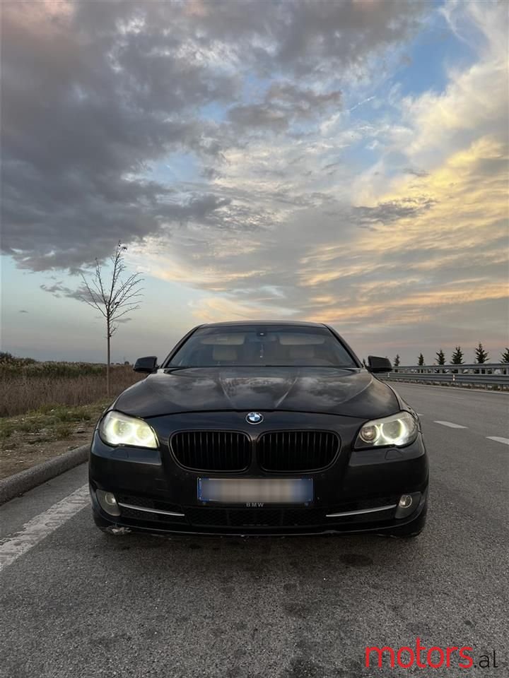 2012' BMW 530 photo #5