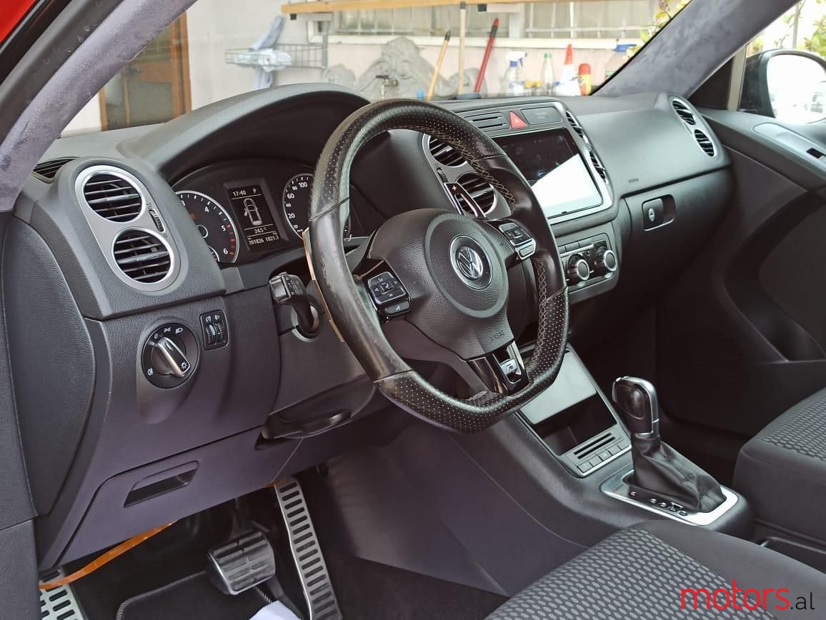 2010' Volkswagen Tiguan photo #2
