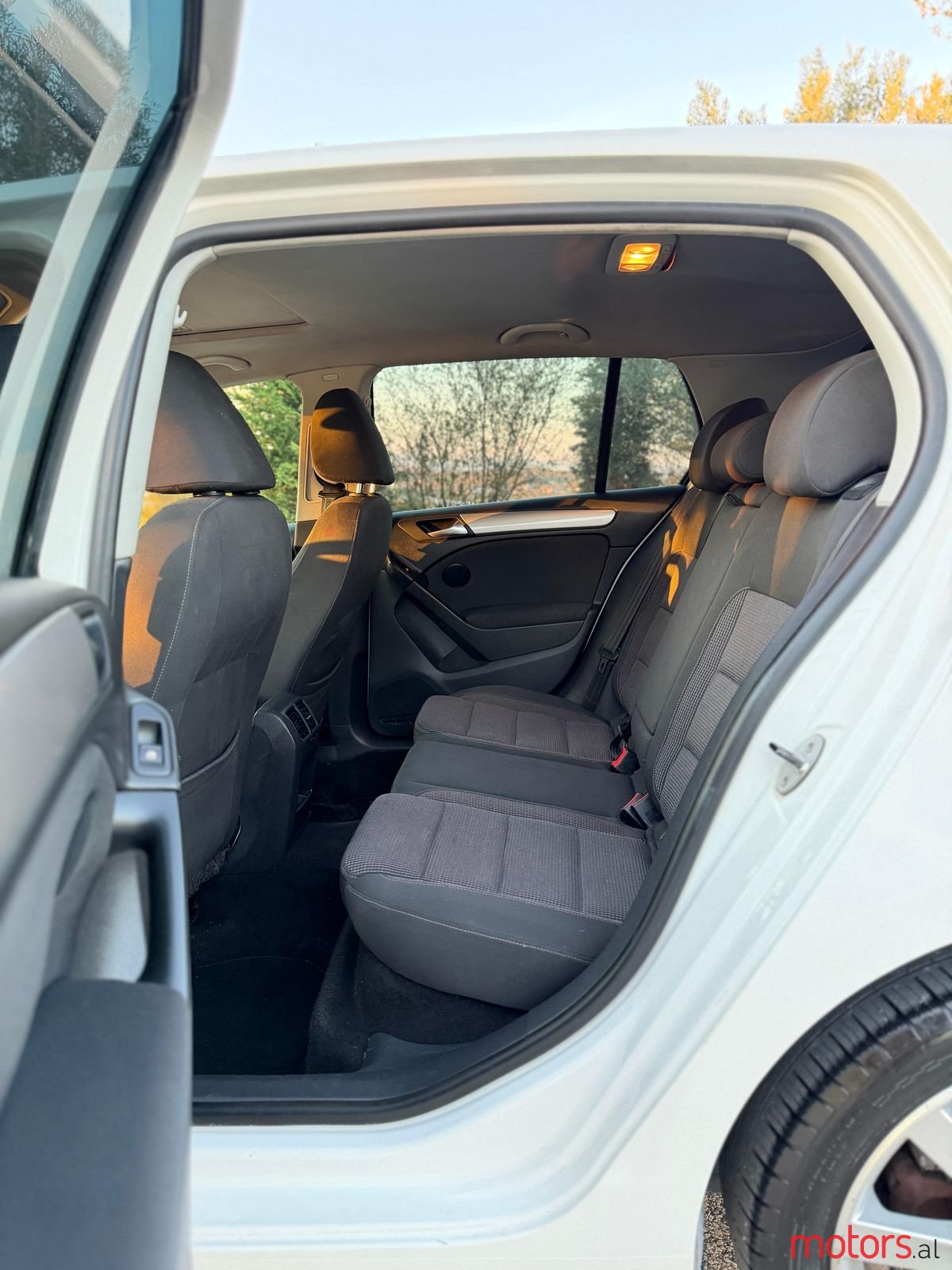 2013' Volkswagen Golf photo #3