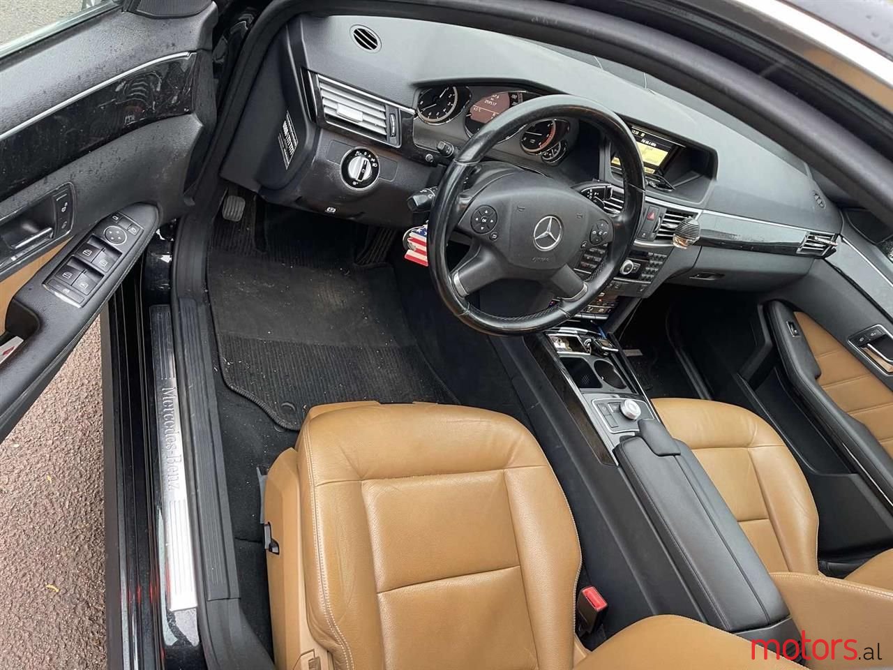 2009' Mercedes-Benz 350 photo #2