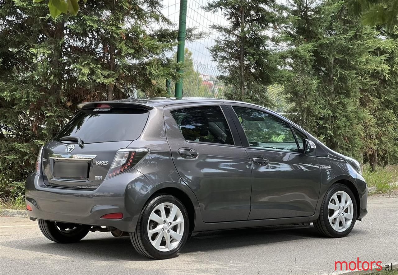 2013' Toyota Yaris photo #3