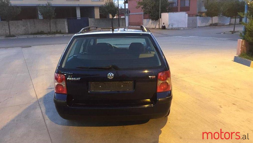 2002' Volkswagen Passat photo #5