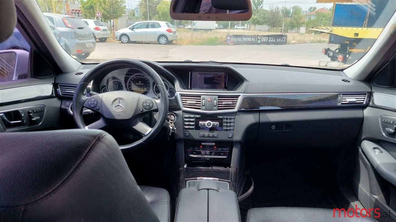 2011' Mercedes-Benz E 220 photo #4