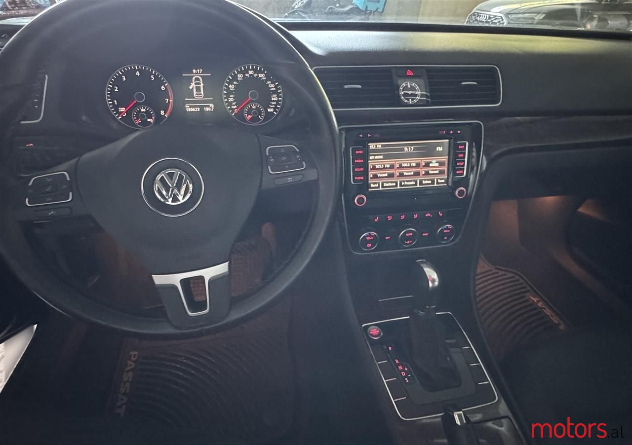 2012' Volkswagen Passat photo #5