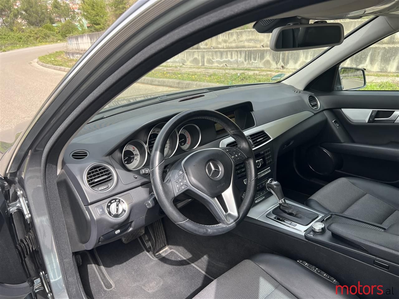 2011' Mercedes-Benz C 220 photo #3