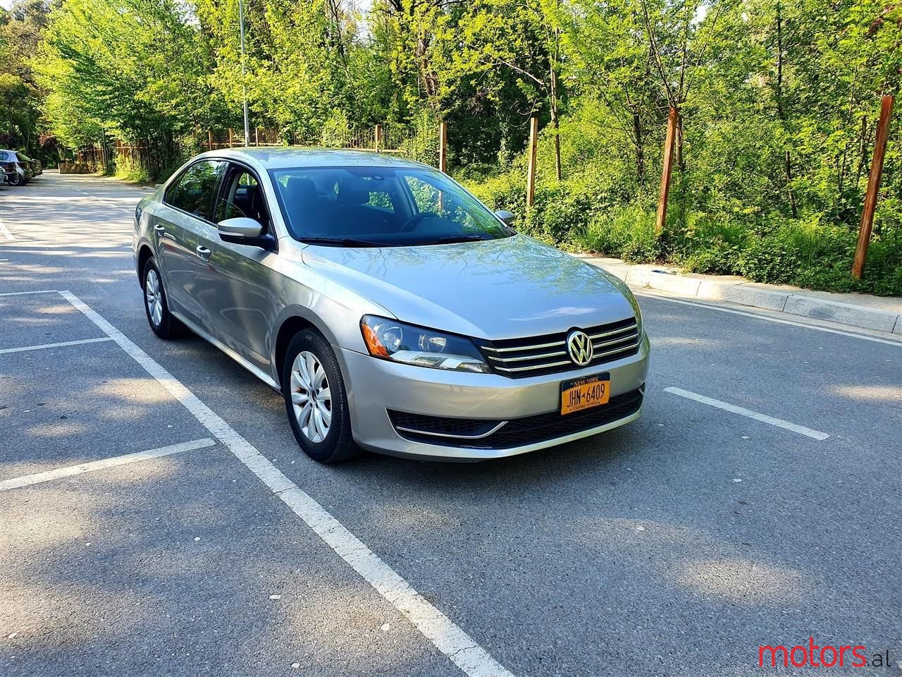 2013' Volkswagen Passat photo #1