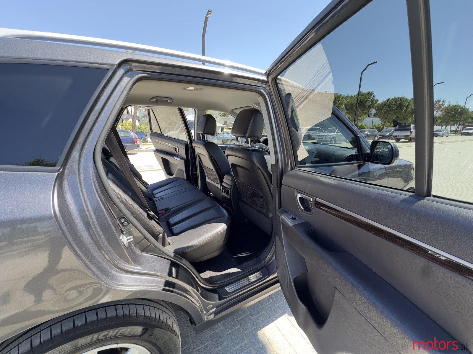 2010' Hyundai Santa Fe photo #1