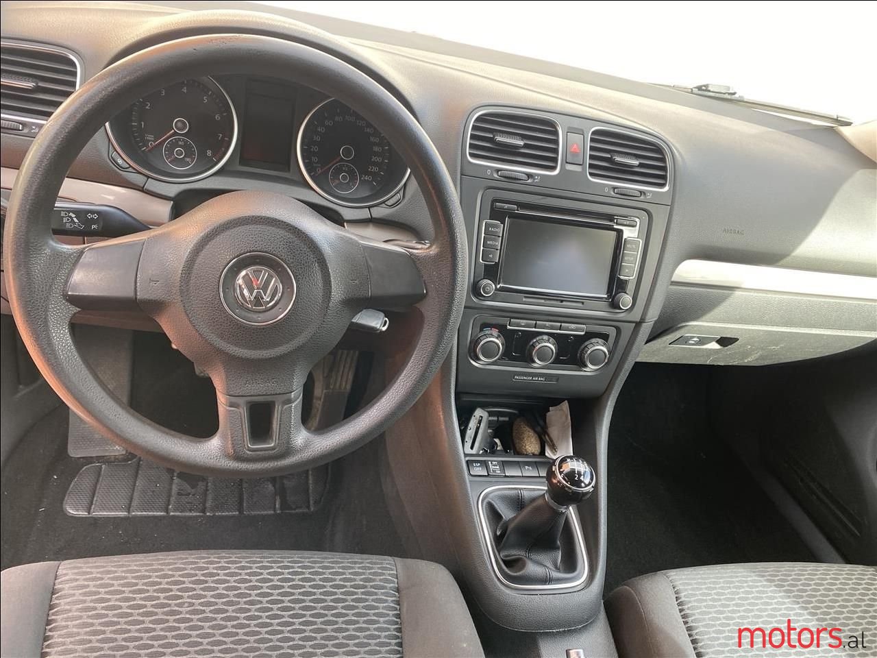 2009' Volkswagen Golf photo #2