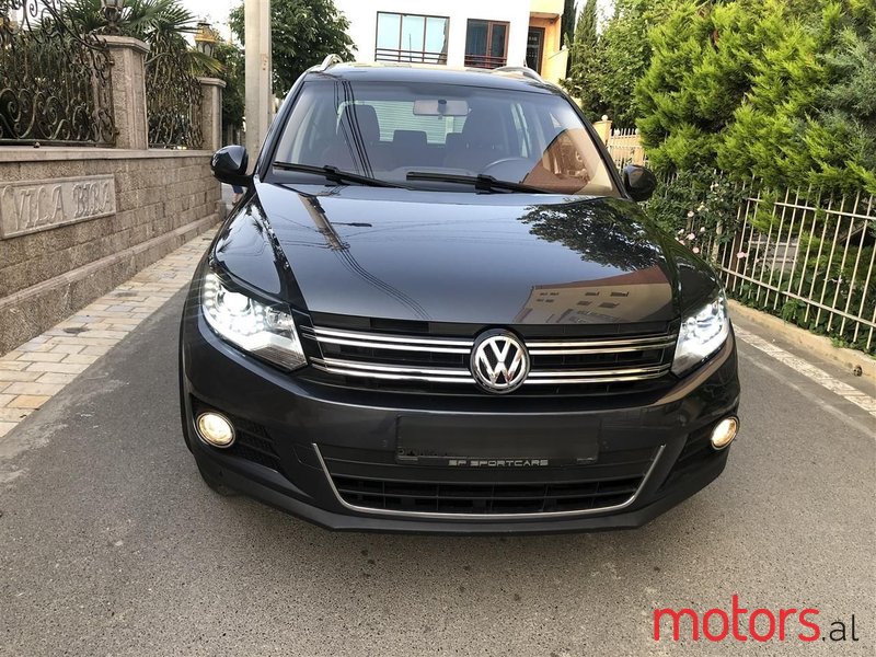 2010' Volkswagen Tiguan photo #3