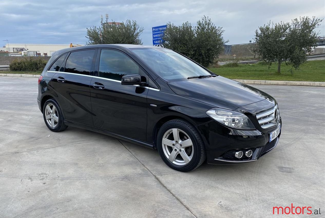 2013' Mercedes-Benz B 180 photo #1