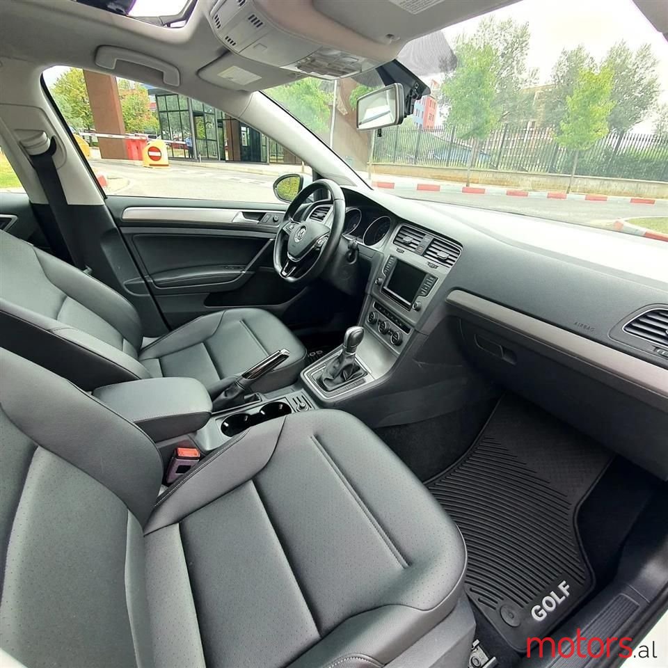 2017' Volkswagen Golf photo #5