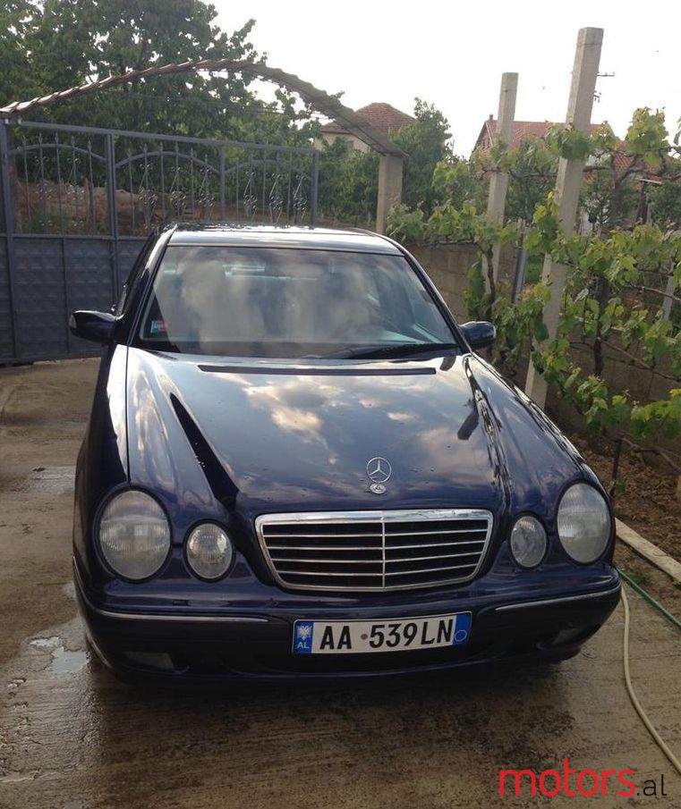 2001' Mercedes-Benz E 270 photo #1