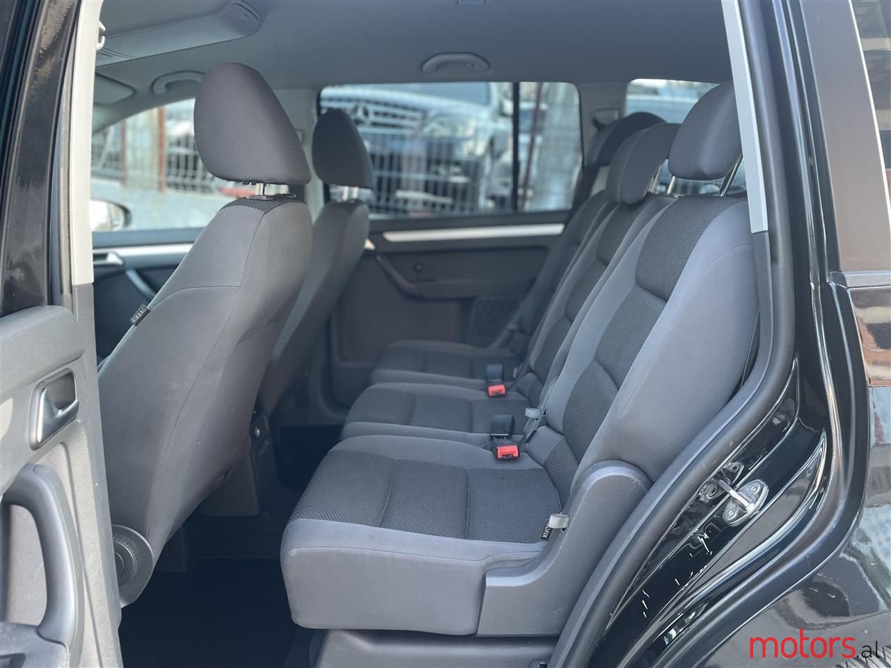 2012' Volkswagen Touran photo #5