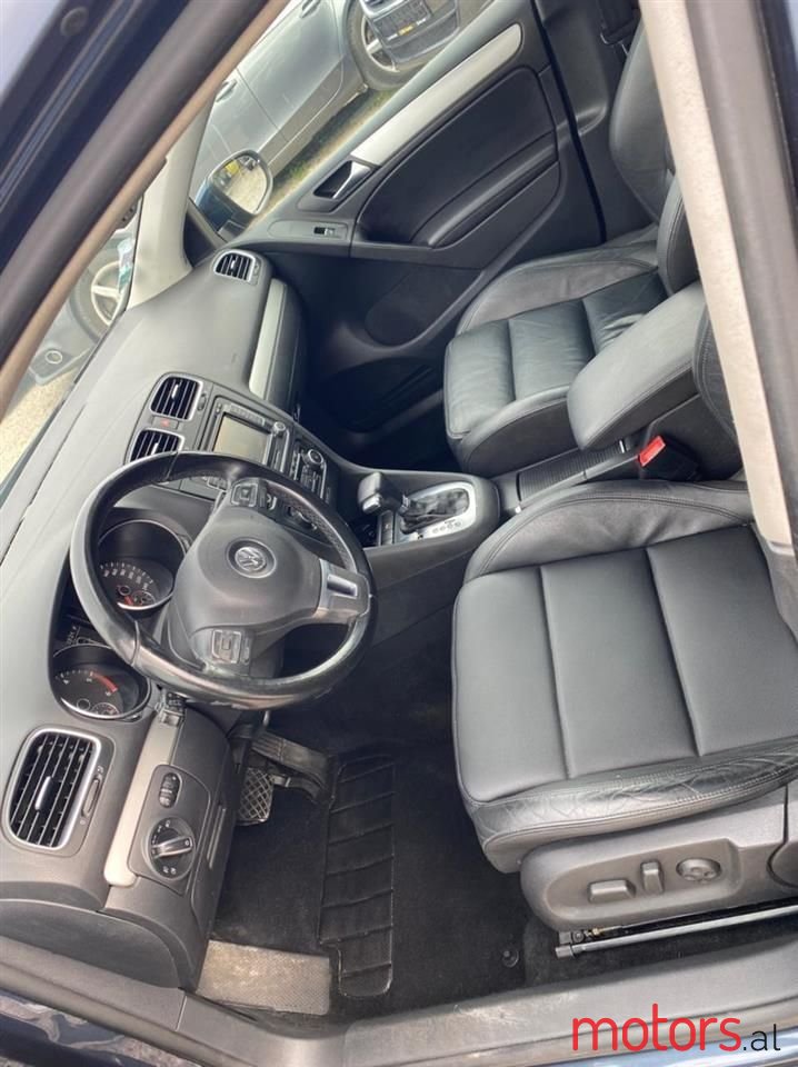 2009' Volkswagen Golf photo #5